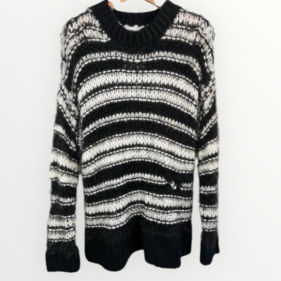Topshop Black White Striped Crew Neck Fuzzy Chunky Knit Sweater Sz XS Oversized - Picture 1 of 10
